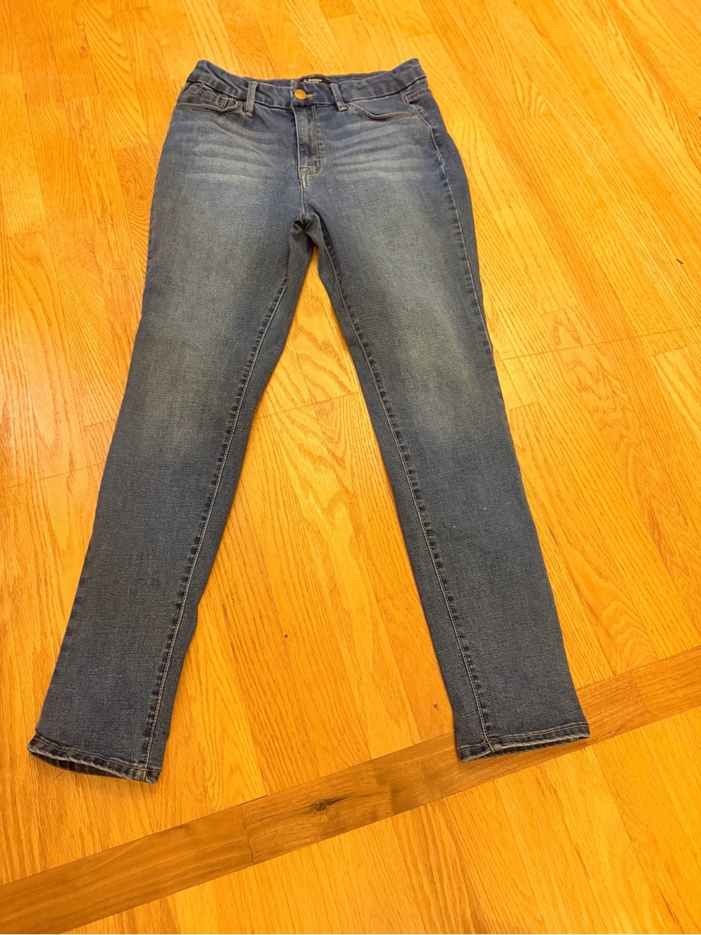 Ladies Size 10 "d. jeans" Skinny Jeans in Faded Blue GUC